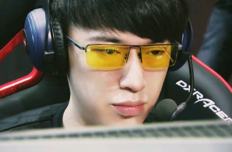 移动应用 -莎拉波娃关键节点战术调整，RNG带队取胜！(莎拉波娃网球比赛)